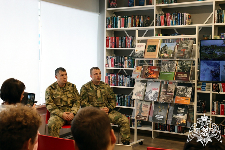 Росгвардейцы в Зеленогорске приняли участие в историческом лектории "Подвиг ценою в жизнь"