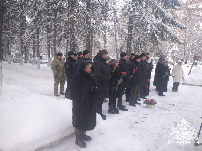 В Красноярском крае росгвардейцы приняли участие в торжественных церемониях в День героев Отечества