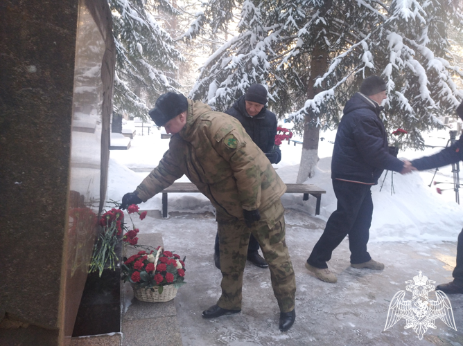 В Красноярском крае росгвардейцы приняли участие в торжественных церемониях в День героев Отечества