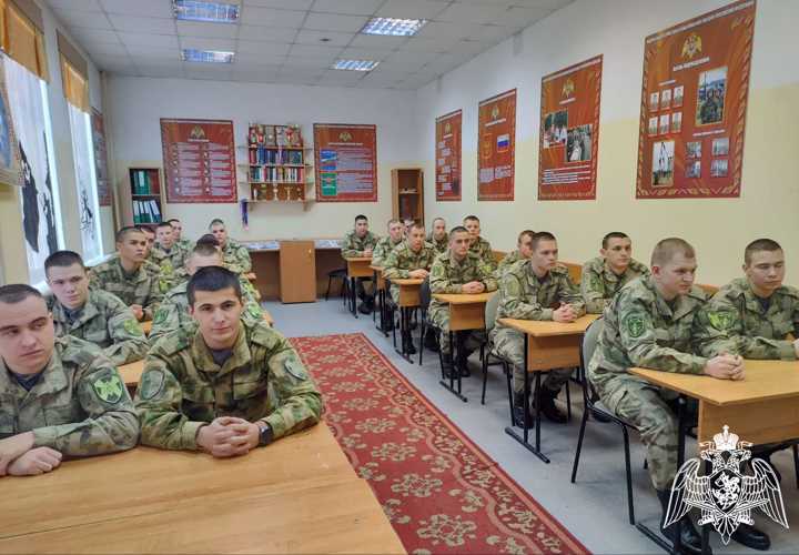 В Красноярском крае росгвардейцы приняли участие в торжественных церемониях в День героев Отечества