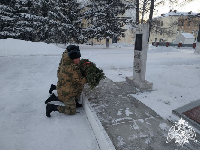 В Красноярском крае росгвардейцы приняли участие в торжественных церемониях в День героев Отечества