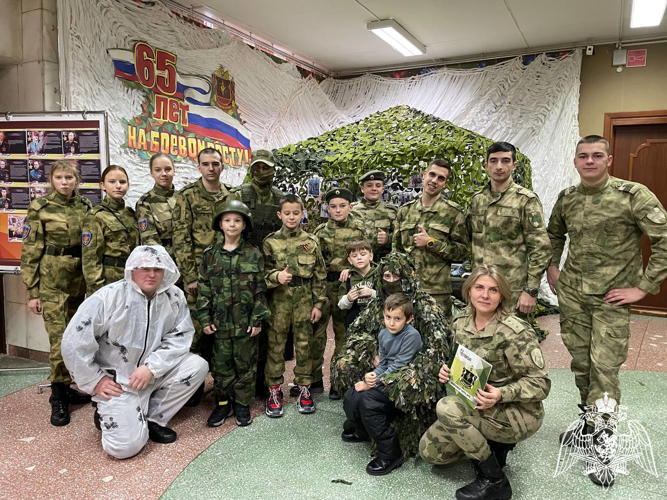 В Зеленогорске военнослужащие Росгвардии приняли участие в городском марафоне «ZA НАШИХ!»