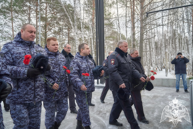 Представители Росгвардии приняли участие в памятных митингах, посвященных Дню неизвестного солдата