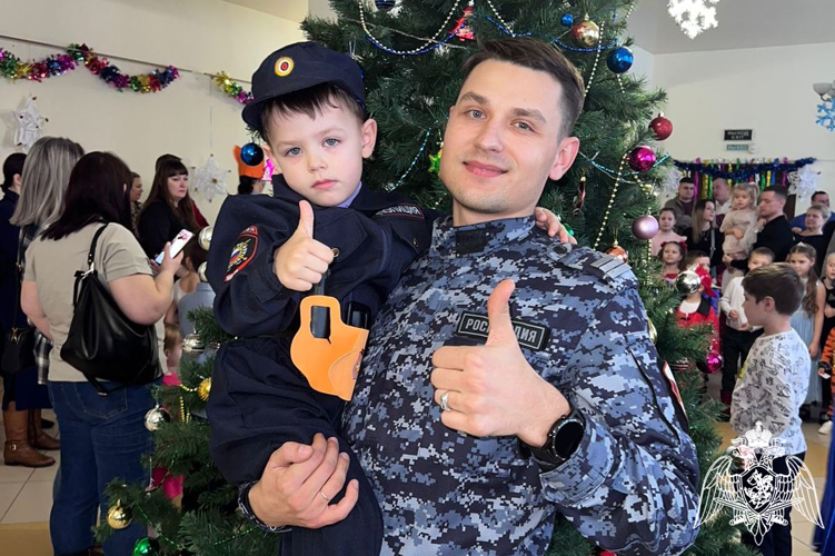 Новогодний праздник для детей сотрудников прошел в городском управлении вневедомственной охраны Росгвардии