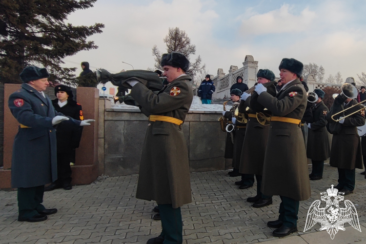 В Красноярском крае росгвардейцы почтили память воинов-интернационалистов
