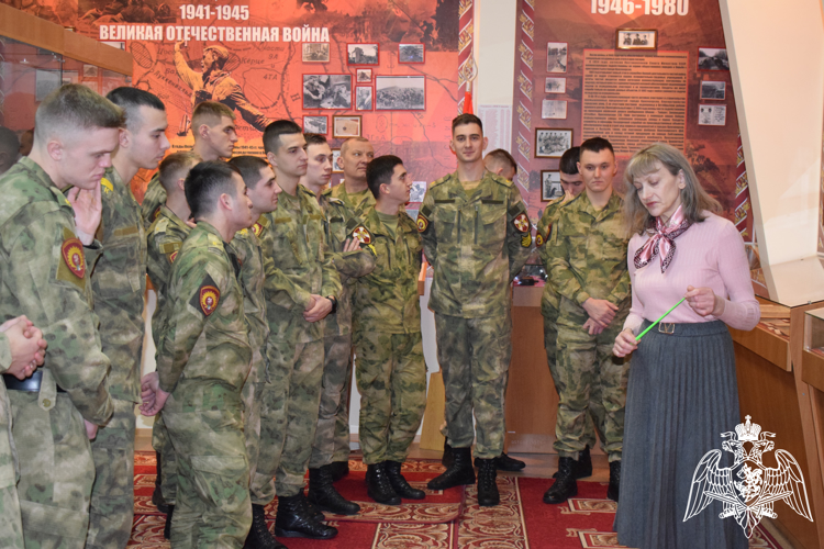 Курсанты военного института посетили комнату боевой славы Красноярского соединения Росгвардии