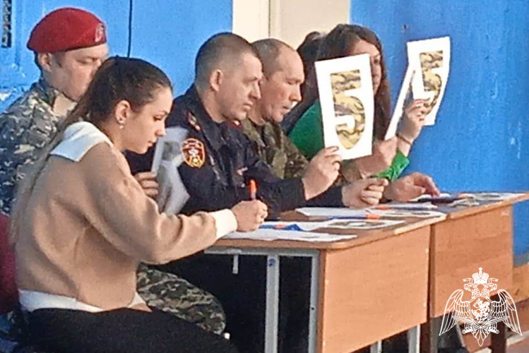 Офицер Росгвардии принял участие в конкурсе  смотра песни и строя среди учащихся