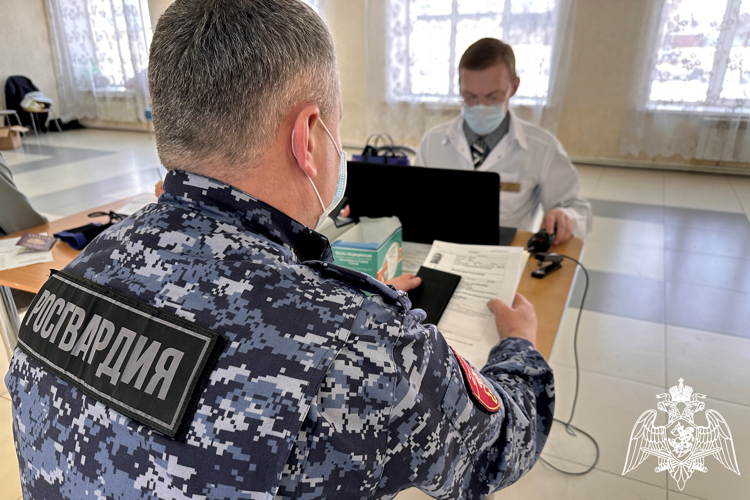 Почти на 28 литров пополнили банк донорской крови росгвардейцы в Красноярске