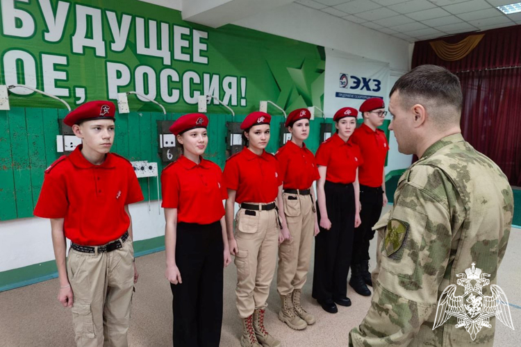 Зеленогорские военнослужащие Росгвардии оценили участников этапа краевого конкурса по строевой подготовке