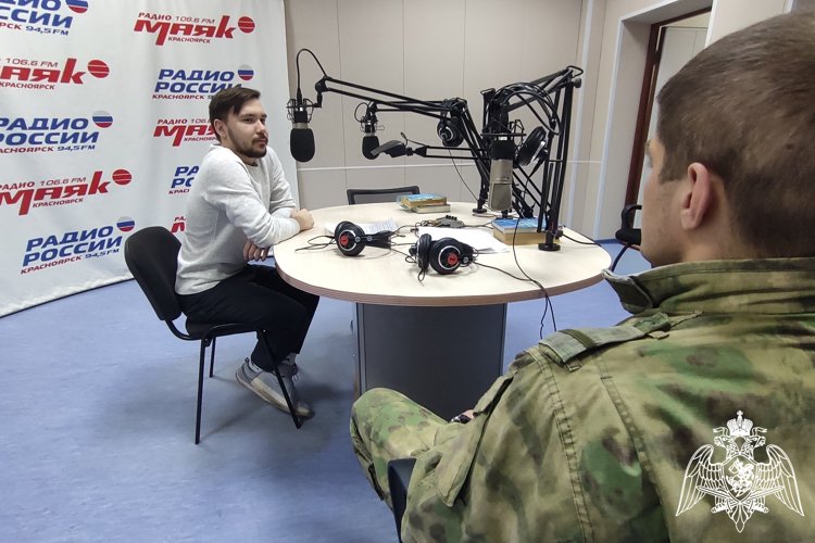 В радиоэфире «Россия-Красноярск» военнослужащий  спецподразделения Росгвардии о своем служебном пути