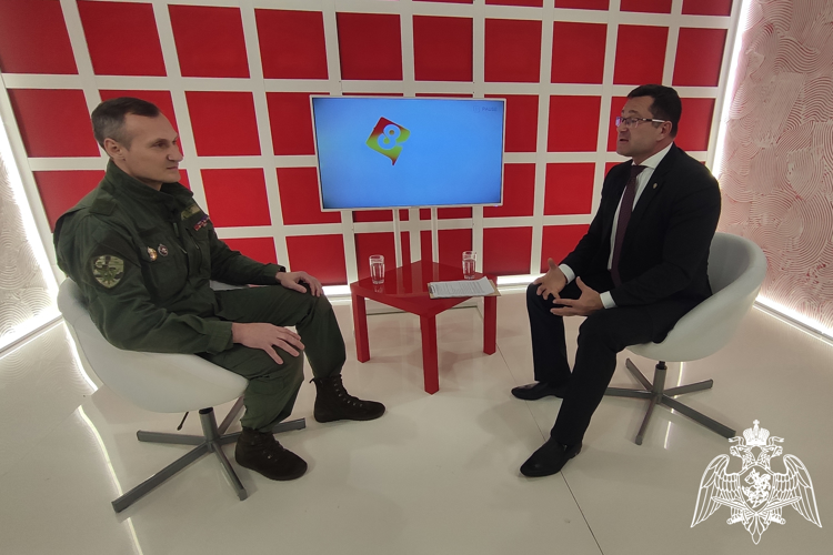 В телеэфире «8 канала» командир СОБРа Управления Росгвардии по Красноярскому краю рассказал о своем жизненном пути