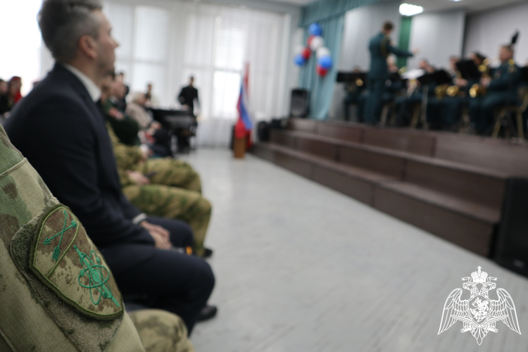 Военнослужащие Росгвардии провели для школьников музыкальный урок Мужества