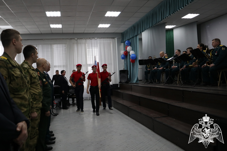 Военнослужащие Росгвардии провели для школьников музыкальный урок Мужества