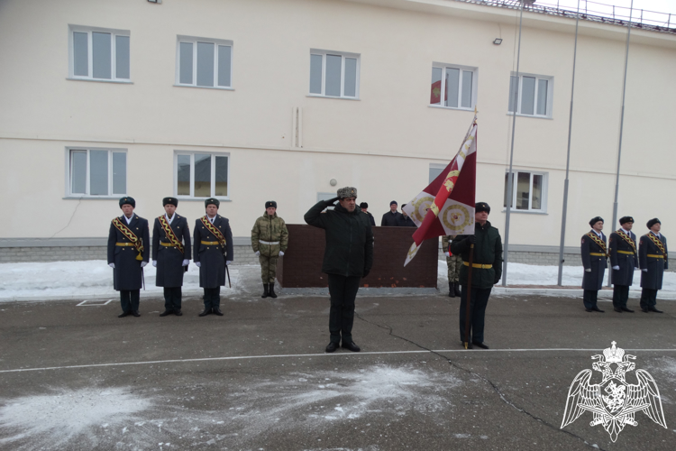 В Железногорской войсковой части Росгвардии прошло вручение боевого знамени