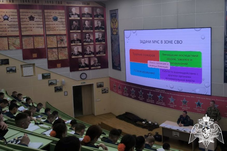 Железногорский военнослужащий Росгвардии провел занятия   с курсантами Сибирской академии МЧС