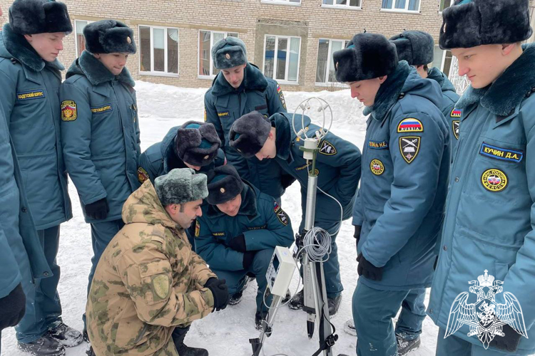 В Железногорске военнослужащие Росгвардии провели Урок мужества с воспитанниками кадетского корпуса