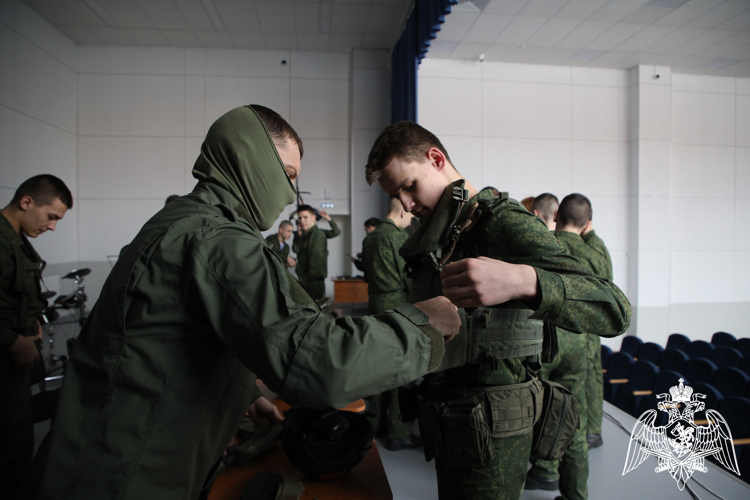 Офицеры СОБР «Зенит» управления Росгвардии по Красноярскому краю провели Урок мужества для воспитанников Кедрового кадетского корпуса