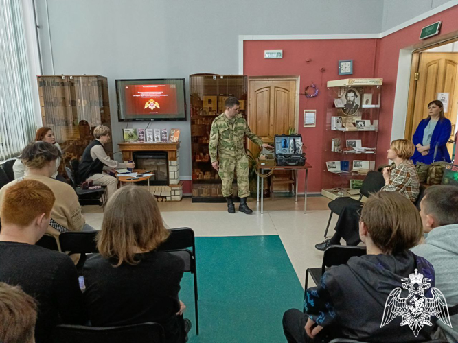 Зеленогорские военнослужащие Росгвардии провели встречу со студентами техникума