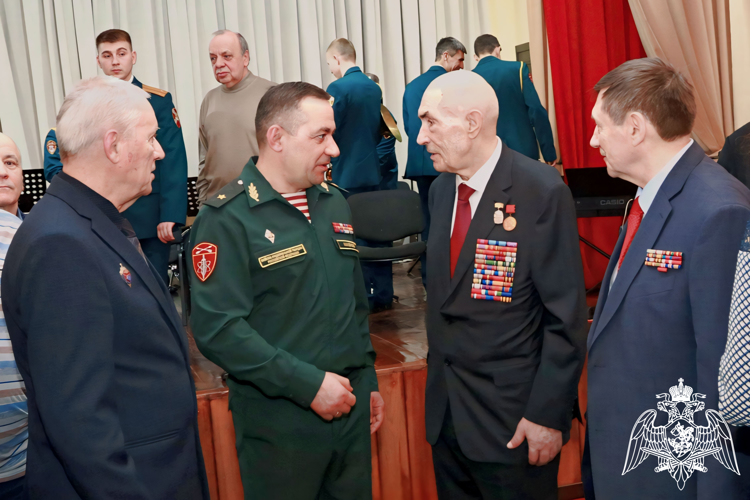 В Красноярском соединении Росгвардии прошла презентация книги о военных музыкантах, написанная ветераном подразделения