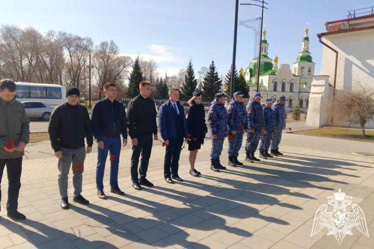 В Красноярском крае сотрудники и военнослужащие Росгвардии почтили память ликвидаторов аварии на Чернобыльской АЭС