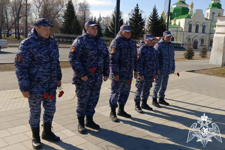 В Красноярском крае сотрудники и военнослужащие Росгвардии почтили память ликвидаторов аварии на Чернобыльской АЭС