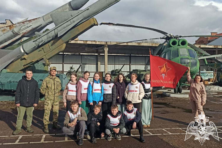 Учащиеся класса Росгвардии приняли участие в военно-патриотической игре "Зарница 2.0" в Зеленогорске