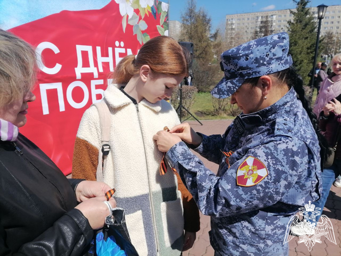 В Красноярском крае сотрудники Росгвардии приняли участие во Всероссийской акции «Георгиевская ленточка»