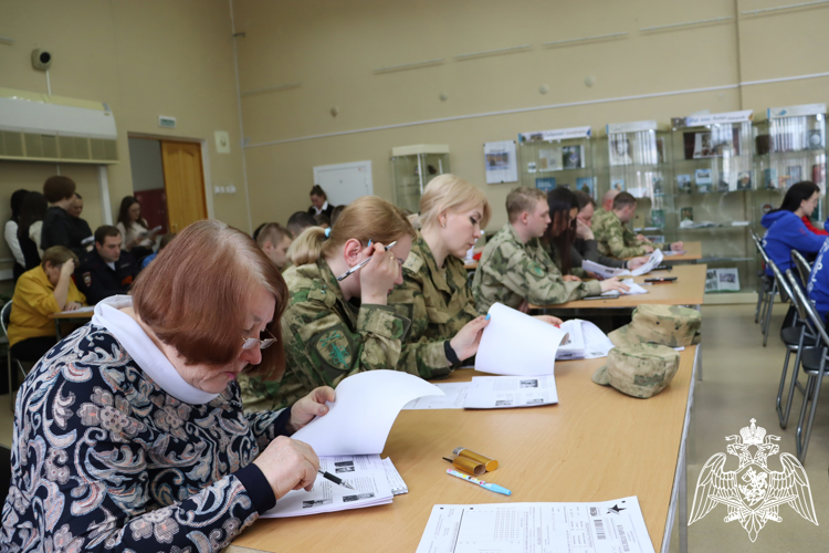 В Красноярском крае военнослужащие и сотрудники Росгвардии написали «Диктант Победы»