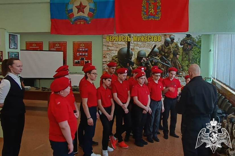 В Красноярском крае спецназовцы Росгвардии провели для школьников «Дни открытых дверей» в своих подразделениях