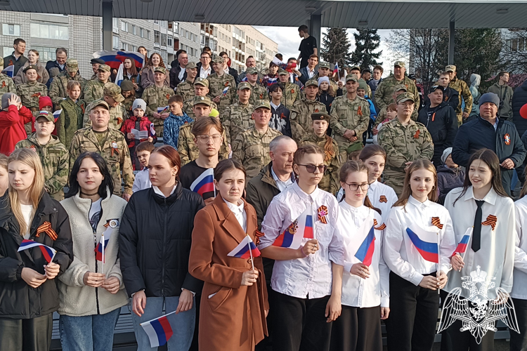 В Зеленогорске военнослужащие Росгвардии присоединились к акции  « Хор отцов и детей»