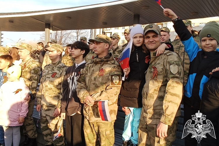 В Зеленогорске военнослужащие Росгвардии присоединились к акции  « Хор отцов и детей»