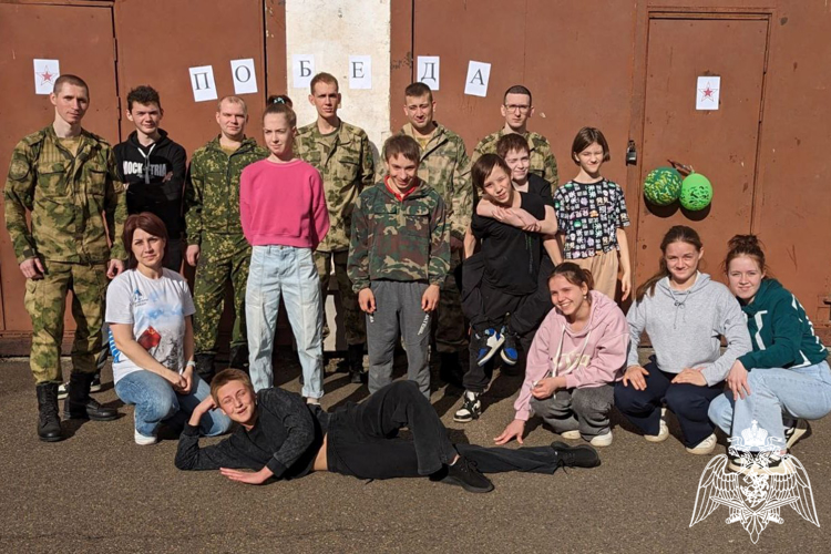 Железногорские военнослужащие  Росгвардии провели эстафету с воспитанниками детского дома