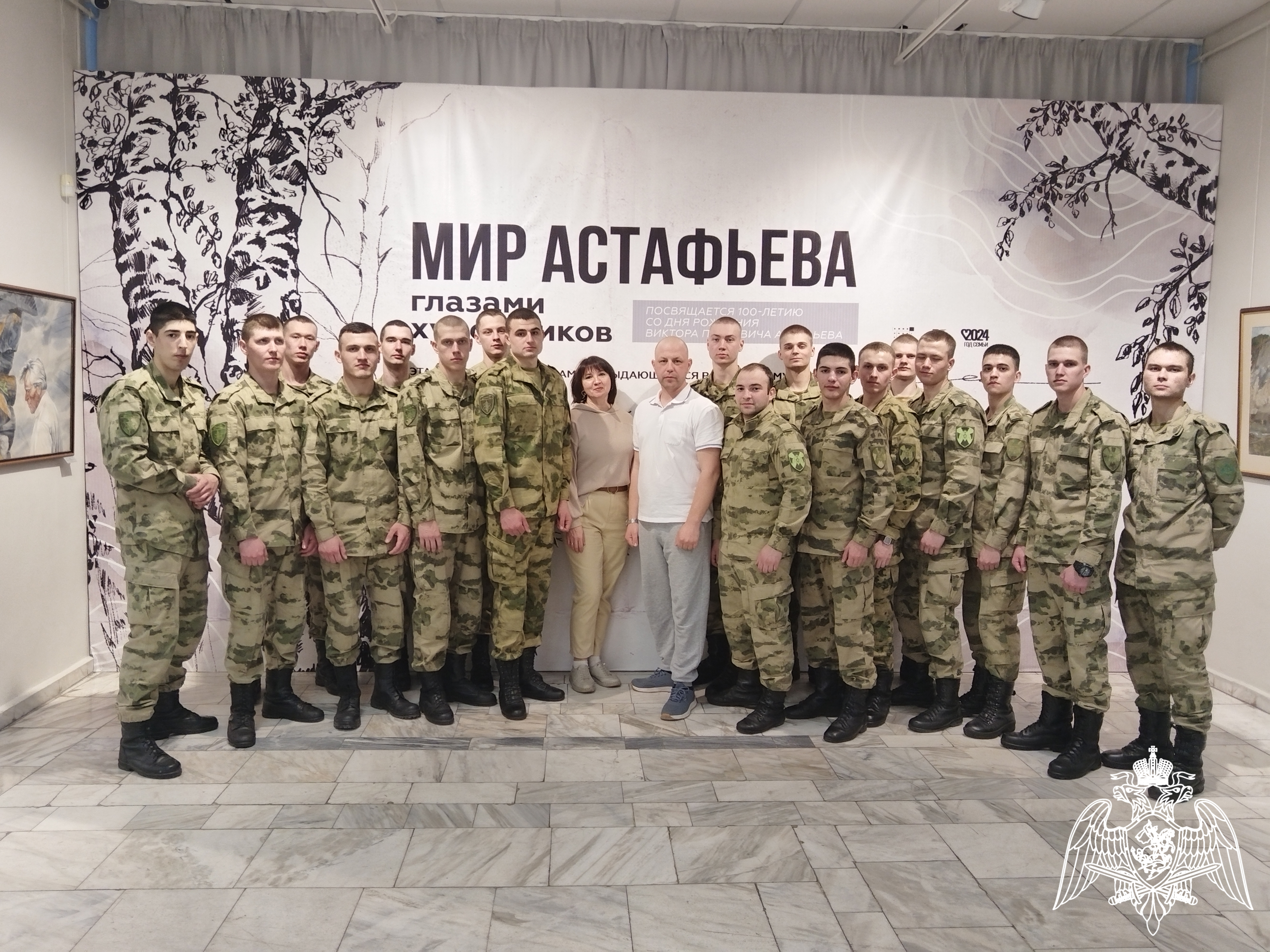 Военнослужащие Красноярского соединения Росгвардии посетили художественную выставку