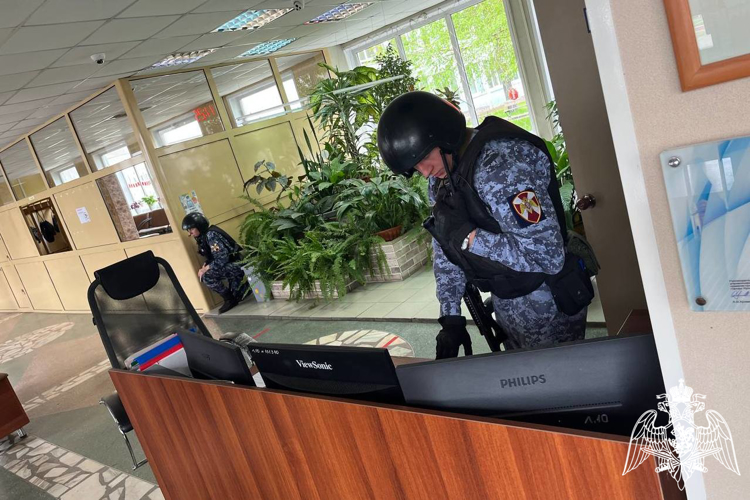 Сотрудники Росгвардии приняли участие во Всероссийских антитеррористических учениях на объектах образования