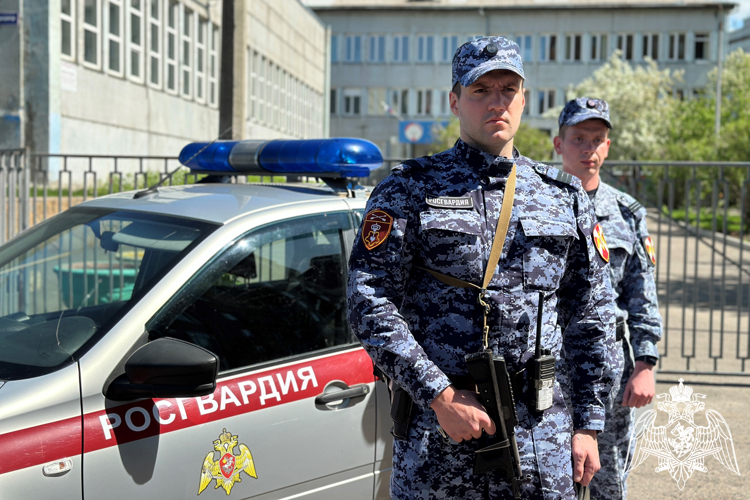Сотрудники Росгвардии обеспечили безопасность последних звонков на территории Красноярского края