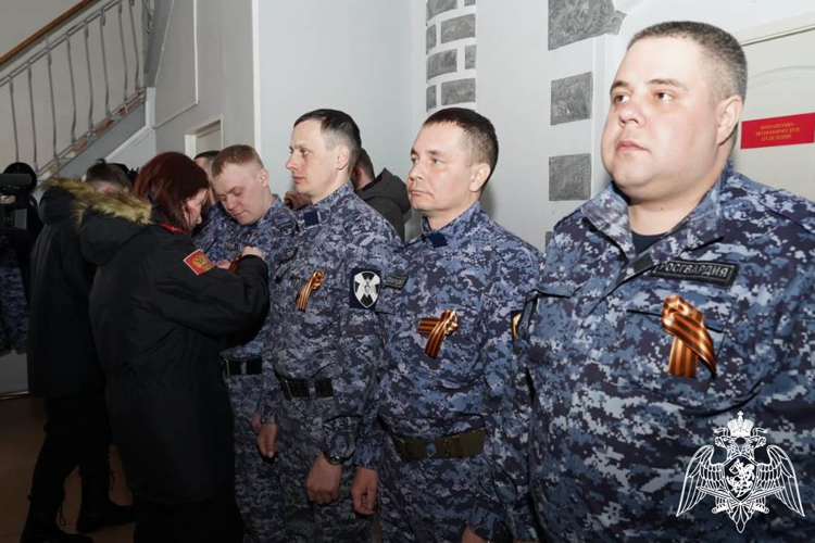 Дудинские росгвардейцы приняли участие в акции «Георгиевская ленточка»