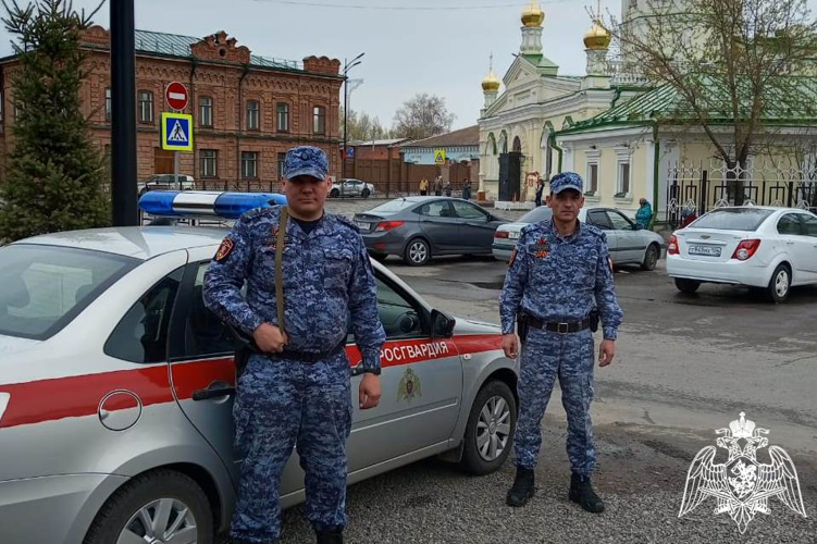 Сотрудники Росгвардии обеспечили охрану общественного порядка и безопасность в пасхальную ночь