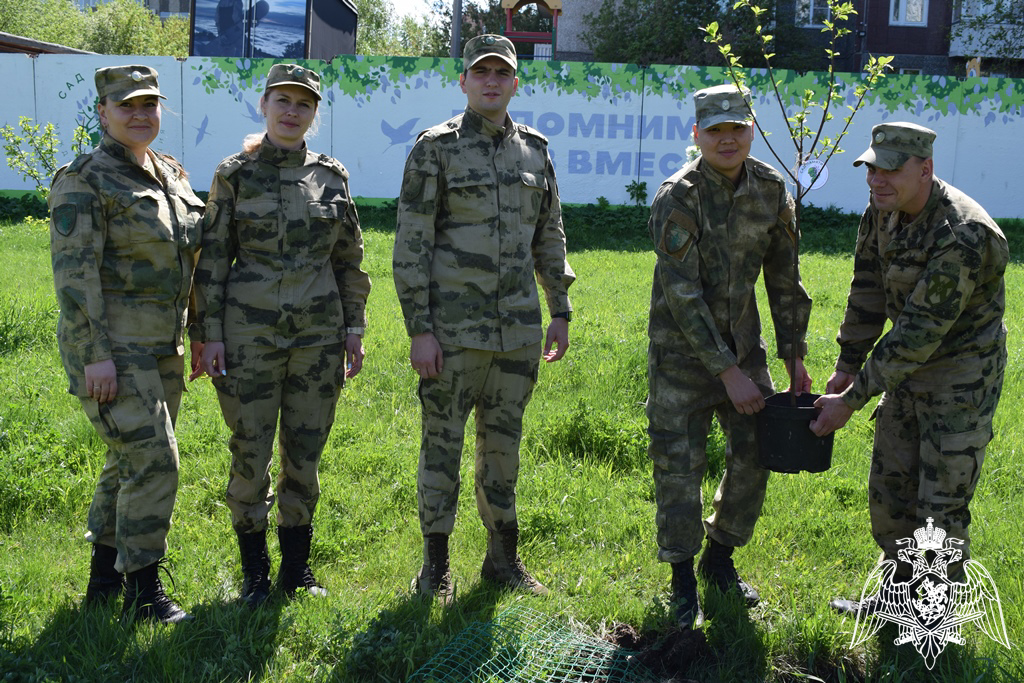 Красноярские военнослужащие и ветераны Росгвардии присоединились к акции «Сад памяти»