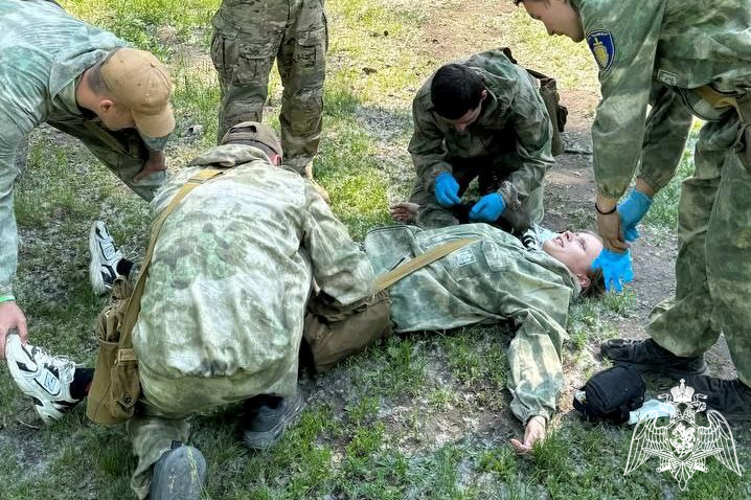 В Красноярске сотрудники спецподразделения Росгвардии провели спортивно-командные состязания «СпортУм»