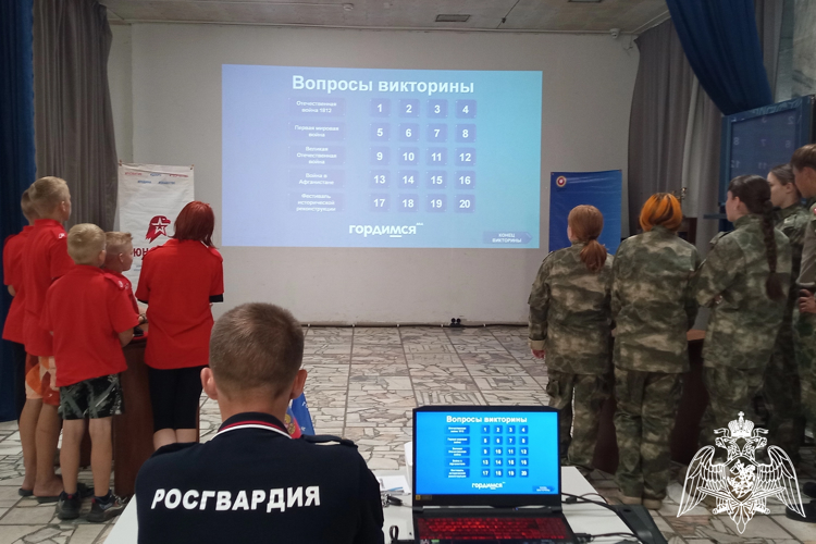 Сотрудник Росгвардии принял участие в викторине «Енисейский форпост» среди воспитанников патриотических клубов
