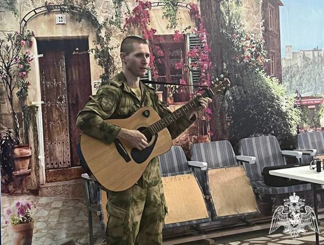 Железногорские военнослужащие Росгвардии познакомили ребят летнего лагеря со своей профессией