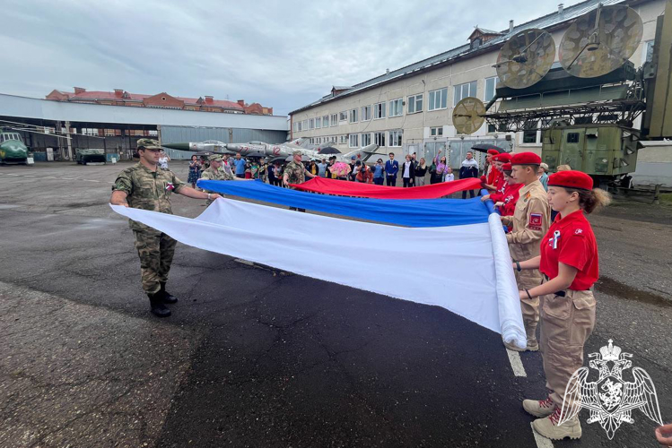 Зеленогорские военнослужащие Росгвардии приняли участие в  праздничном городском мероприятии