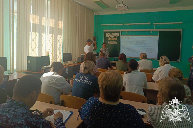 В Красноярском крае росгвардейцы завершили  проверки антитеррористической защищенности школ к началу учебного года