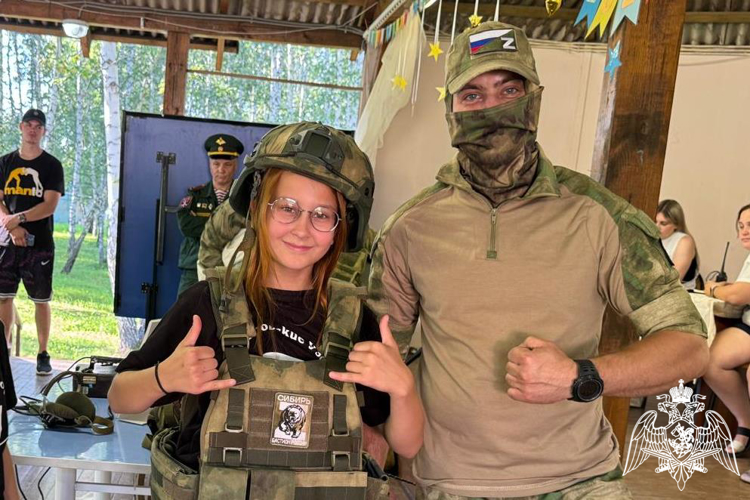 В Красноярске росгвардейцы продолжают знакомить детей со своей профессией