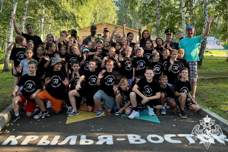 В Красноярске росгвардейцы продолжают знакомить детей со своей профессией