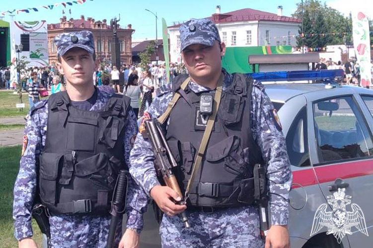 Росгвардейцы обеспечили охрану общественного порядка в День минусинского помидора