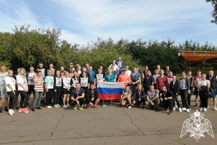 В Красноярске росгвардейцы присоединились к праздничному забегу