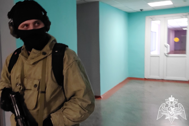 В Красноярске Росгвардия приняла участие во Всероссийских учениях на объекте образования