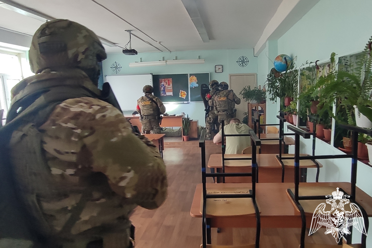 В Красноярске Росгвардия приняла участие во Всероссийских учениях на объекте образования