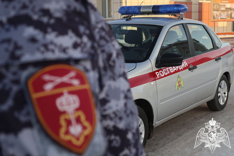 В Шарыпово продавец помогла росгвардейцам задержать грабителя  